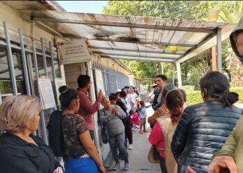 Grietas en Iztapalapa ponen en riesgo a vecinos, autoridades se desentienden