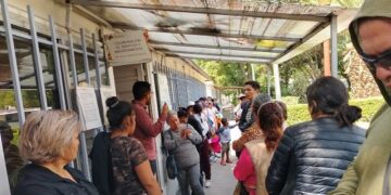 Grietas en Iztapalapa ponen en riesgo a vecinos, autoridades se desentienden