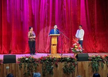 Necesitamos jóvenes que enfrenten con éxito las dificultades para la construcción de un México más justo: B rasil Acosta ante graduados de la secundaria Wenceslao Victoria