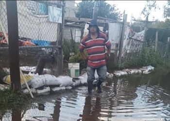 Familias inundadas de aguas negras en Tláhuac son ignoradas por las autoridades