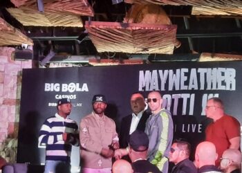 Yo puedo vencer a quien me pongan enfrente, inclusive a Julio César Chávez: Mayweather