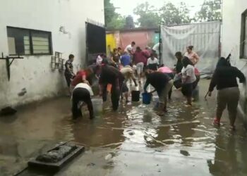 250 familias de Tláhuac inundadas debido a colapso de drenaje