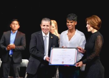 Prisca Awiti recibe reconocimiento de Coyoacán por su participación en los juegos olímpicos