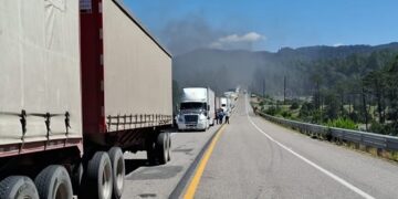La violencia continúa en Sinaloa, pese a bloqueos en la Maxipista Culiacán—Mazatlán, localizan cinco cadáveres