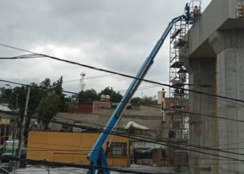 Empresa encargada del Tren Interurbano trabaja con una nueva lanzadora de dovela