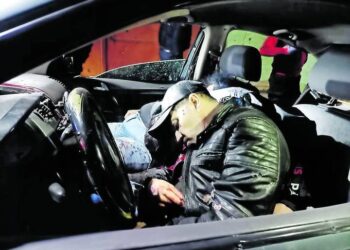 Ejecutan a sujeto dentro de su vehículo en Tlalpan