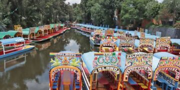 Congreso de la CDMX sugiere declarar a las trajineras de Xochimilco como patrimonio cultural de la CDMX