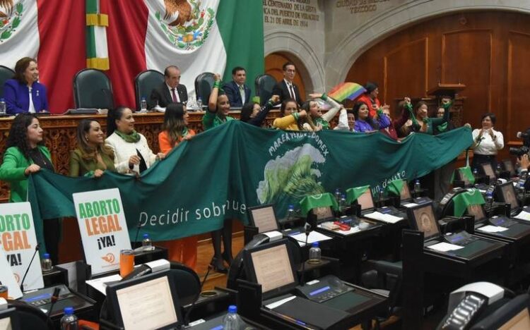 Congreso mexiquense aprueba el aborto hasta las 12 semanas de gestación