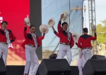 Grupos artísticos de la CDMX se presentan en la Macroplaza de Iztapalapa