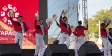Grupos artísticos de la CDMX se presentan en la Macroplaza de Iztapalapa