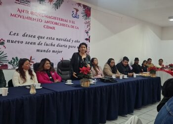 Gloria Brito señala a docentes de la CDMX la necesidad de cambiar al país
