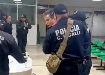 Sujeto con cuchillo en mano amenaza a derechohabientes del hospital IMSS No. 57 en Cuautlitán Izcalli