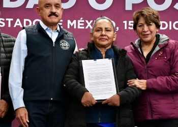 Delfina Gómez entrega más de 2 mil 500 títulos de propiedad en 103 municipios