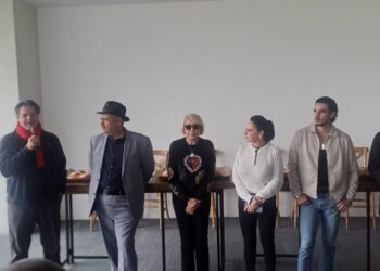 Famosos parten la rosca de Reyes para empezar bien el año