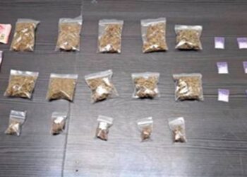 Dos posibles distribuidores de drogas en Iztapalapa, detenidos por policías de la SSC