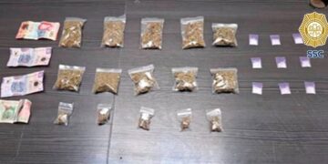 Dos posibles distribuidores de drogas en Iztapalapa, detenidos por policías de la SSC