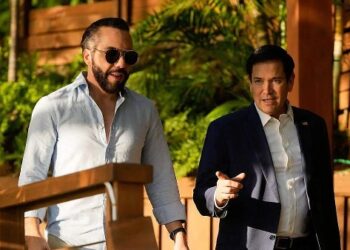 Bukele acusa a periodistas independientes de formar una red mundial de lavado de dinero