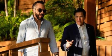 Bukele acusa a periodistas independientes de formar una red mundial de lavado de dinero