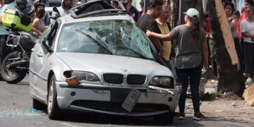 Muere mujer prensada dentro de su camioneta en Iztapalapa