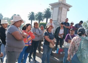 Ante la amenaza de demolición de viviendas de familias humildes, antorchistas de Xochimilco se manifiestan