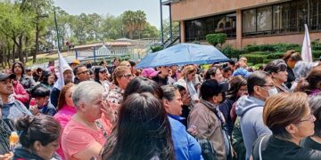 Familias de Azcapotzalco exigen a alcaldesa resuelva demandas sociales