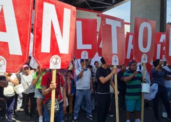 Antorchistas de Tláhuac marchan para exigir agua