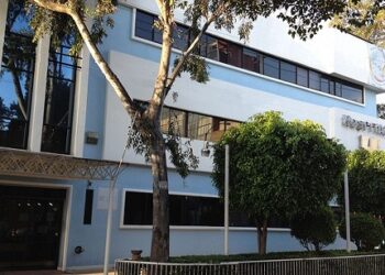 Denuncian montaje jurídico y retardo procesal que mantiene en prisión al exadministrador del Sanatorio Trinidad