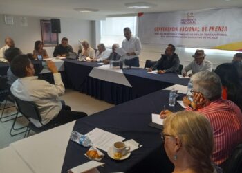 Quieren salario digno para profesores