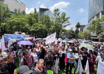 Antorchistas de Tláhuac se manifiestan por falta de agua