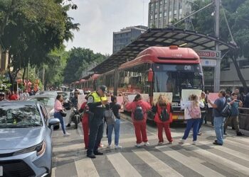 “Nos dejaron sin trabajo y sin justicia”, dicen en protesta enfermeras y trabajadores del Sanatorio Trinidad