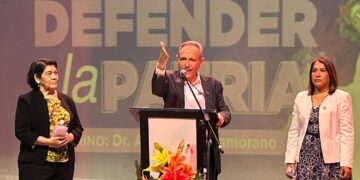 El conocimiento es el arma más poderosa contra el fascismo: Abel Pérez ante graduados de la PLC Balderas