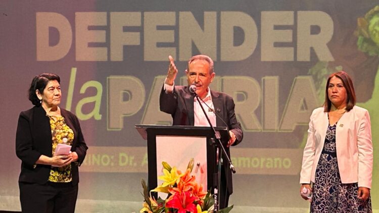 El conocimiento es el arma más poderosa contra el fascismo: Abel Pérez ante graduados de la PLC Balderas
