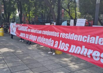 Protestan en Reforma porque alcaldesa de Tláhuac se opone a que los pobres tengan vivienda