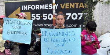 Vecinos de Tláhuac se manifiestan afuera del Club residencial «Reserva del Sur”