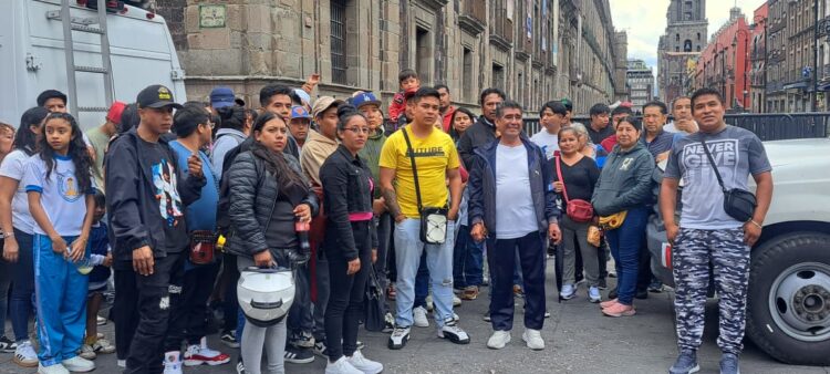 Comerciantes del Centro Histórico muestran su apoyo a Claudia Sheinbaum en su primer de gobierno