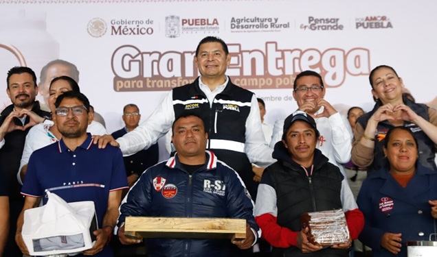 Gobernador de Puebla entrega 5,613 apoyos al campo con inversión de 149.5 mdp