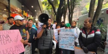 Con cadena humana antorchistas se manifiestan en Segiagua, exigen cumplimiento de compromisos