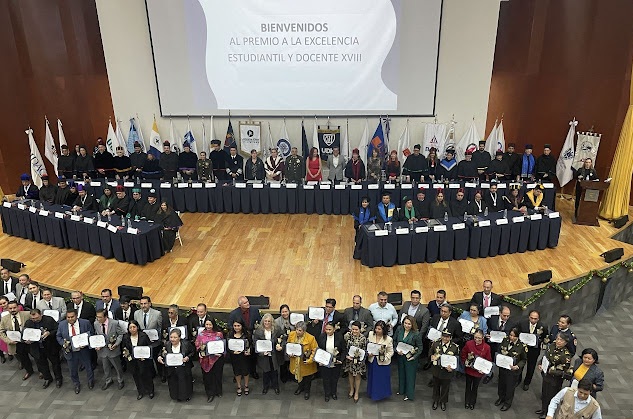 La educación debe ser permanente, incluyente, digital y profundamente humana, coinciden en premios ALPES