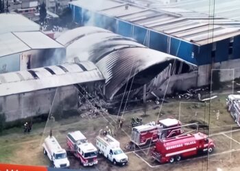 Se desploma un avión en el Edomex, reportan diez muertos