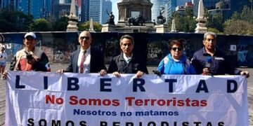 Periodistas marcharon en CDMX este domingo contra la censura sobre la Plataforma de Periodistas Independientes