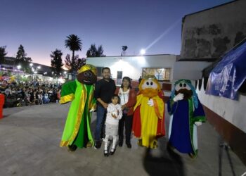 Antorcha celebra Día de Reyes con niños y niñas de San Andrés Mixquic, Tláhuac