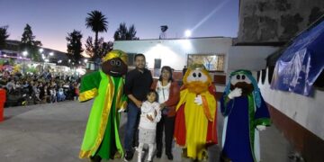 Antorcha celebra Día de Reyes con niños y niñas de San Andrés Mixquic, Tláhuac