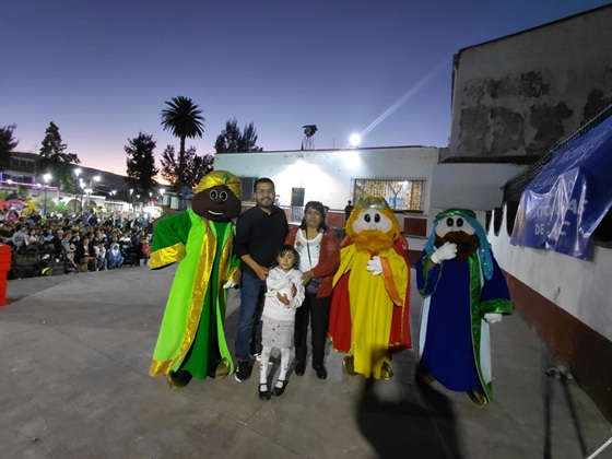 Antorcha celebra Día de Reyes con niños y niñas de San Andrés Mixquic, Tláhuac