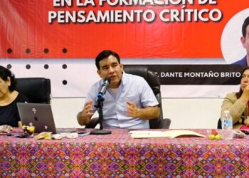Dante Montaño invitó a docentes a fortalecer el pensamiento crítico en tiempos de complejidad global