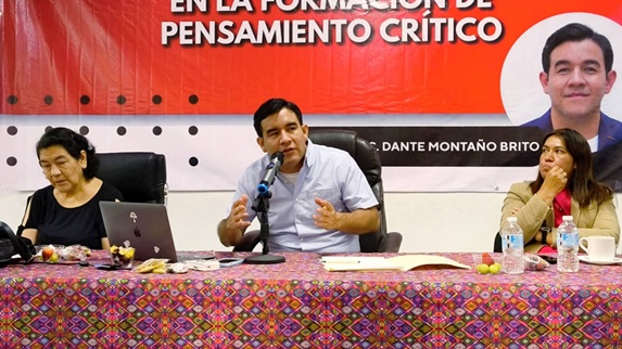 Dante Montaño invitó a docentes a fortalecer el pensamiento crítico en tiempos de complejidad global