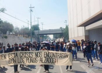Alumnos de la PLC Cuautitlán Izcalli marchan por soluciones y transporte para la Espartaqueada Nacional