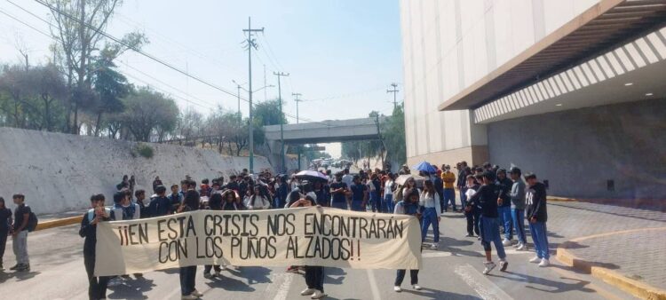 Alumnos de la PLC Cuautitlán Izcalli marchan por soluciones y transporte para la Espartaqueada Nacional