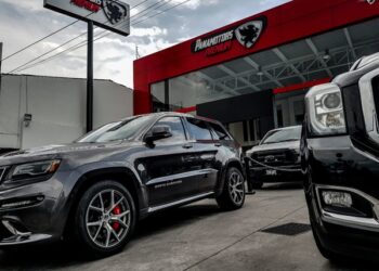 Miles de tractocamiones seminuevos se venden cada año en México sin estándares de precio