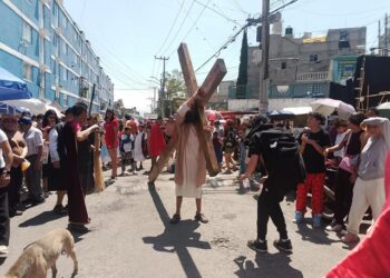 Realizan tradicional Viacrucis en Gustavo A. Madero con amplia participación comunitaria