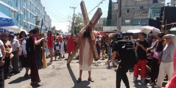 Realizan tradicional Viacrucis en Gustavo A. Madero con amplia participación comunitaria